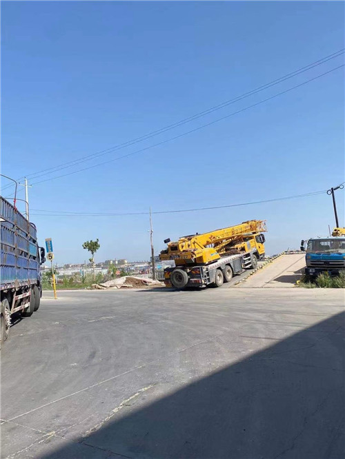 郊区25吨吊车的租赁价格大概是多少？